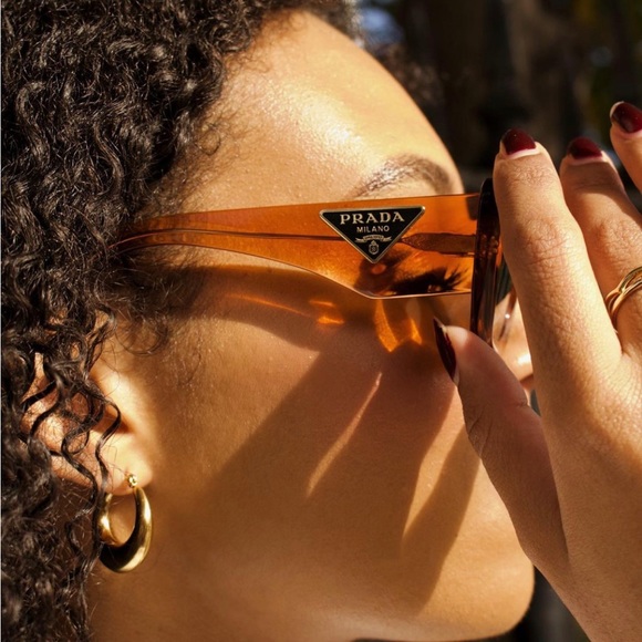 Authentic Prada Eyewear PR13ZS10N5S0
cat-eye frame sunglasses - Picture 9 of 16